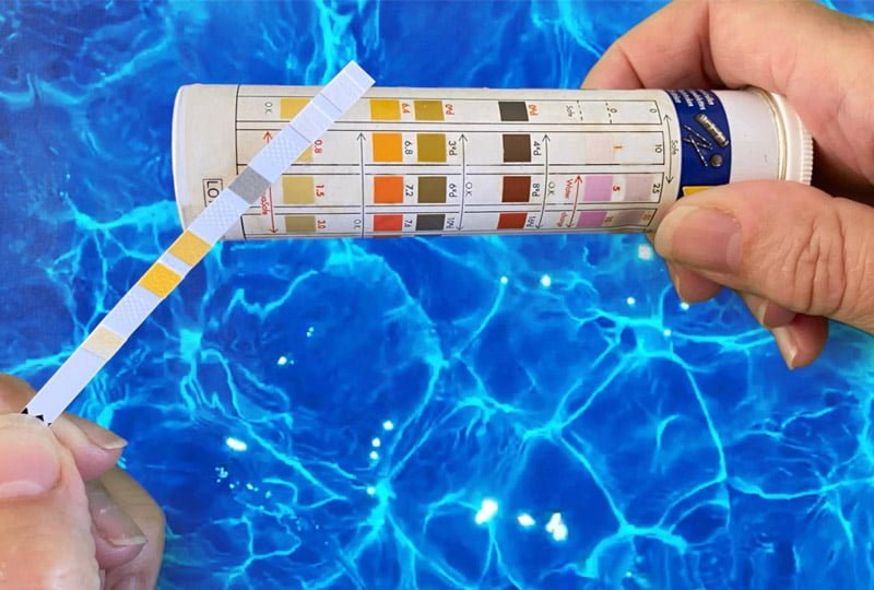 Pool water testing kit