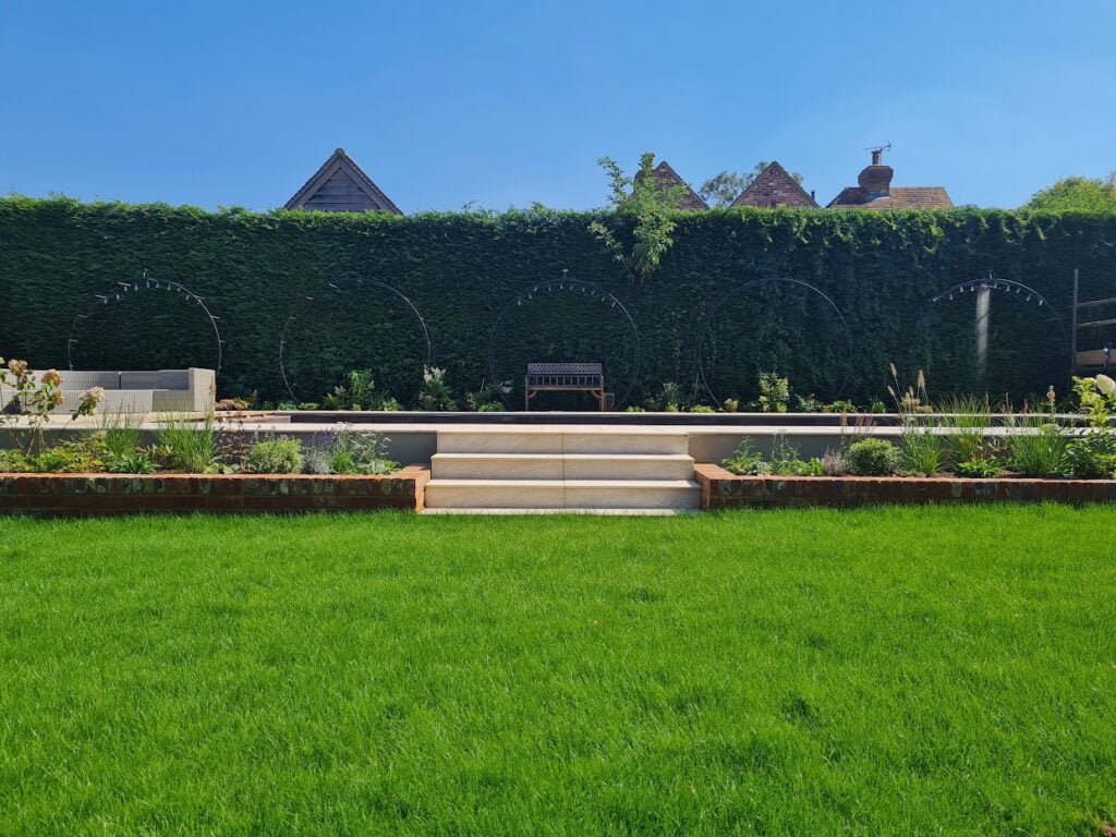 Circular water features and outdoor showers surrounding an outdoor swimming pool