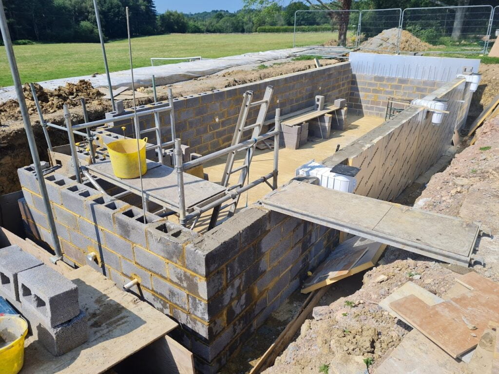 Construction of swimming pool foundations